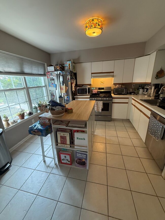 4614 Louise St Claire Dr