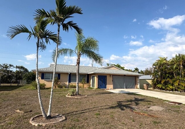 Building Photo - Cape Coral 3-bedroom 2 bath Pool home available NOW!