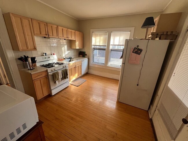 Photo - 2937 N Frederick Ave Unidad Upper