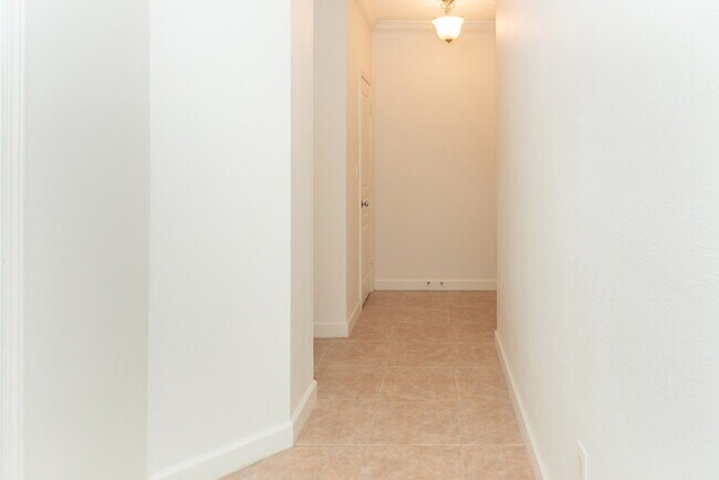 Photo - 113 Brooks St SE Unidad 206