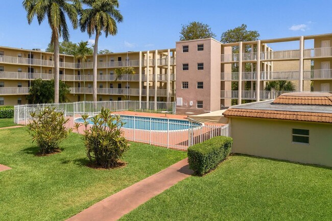 Building Photo - 2800 NW 56th Ave Unit B402