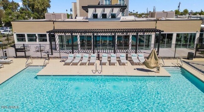 Building Photo - 6025 W Thomas Rd Unit 2