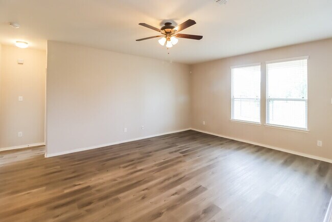 Photo - 368 Magma Dr