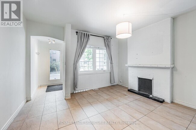 Photo - 573 Coxwell Ave
