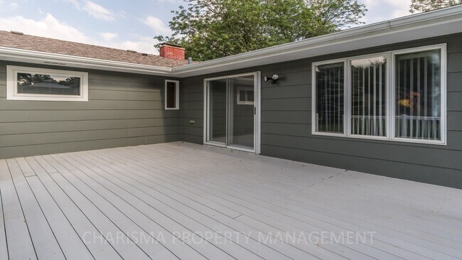 Photo - 1605 E 49th St