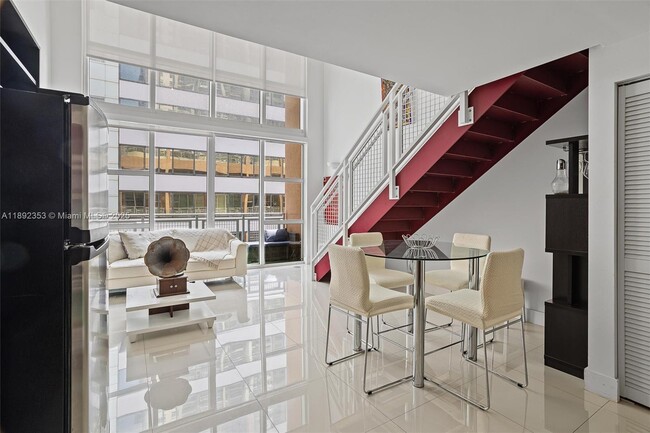 Photo - 253 NE 2nd St Unidad 626