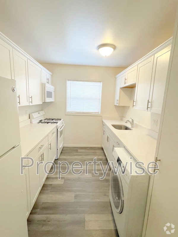 Building Photo - 1094 W 1520 N Unit E Rental
