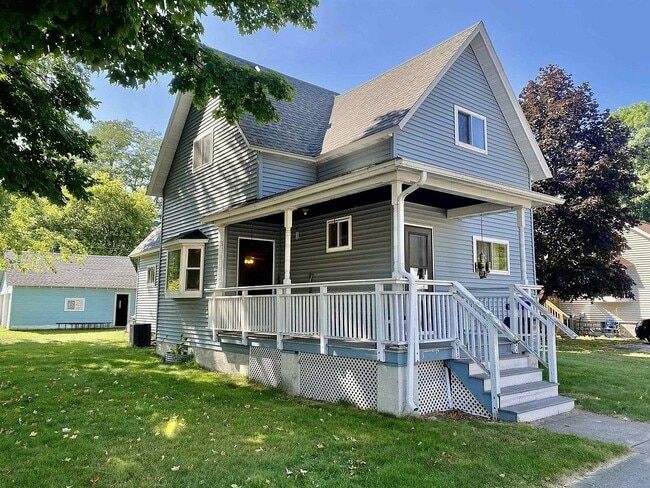 Building Photo - 1359 Oakes St