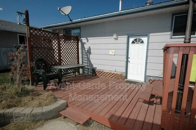 Photo - 12243-12142 142 Ave NW