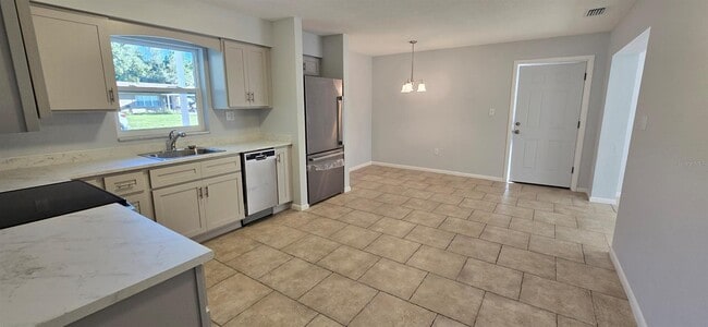 Photo - 29 Lake Ct Loop