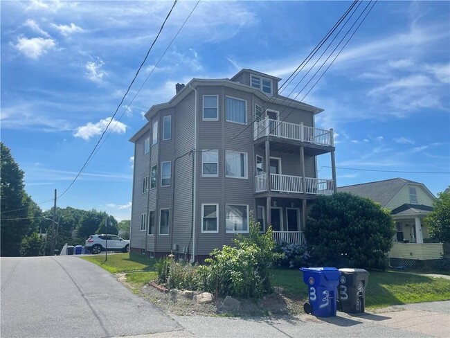 Building Photo - 22 Sheffield Ave