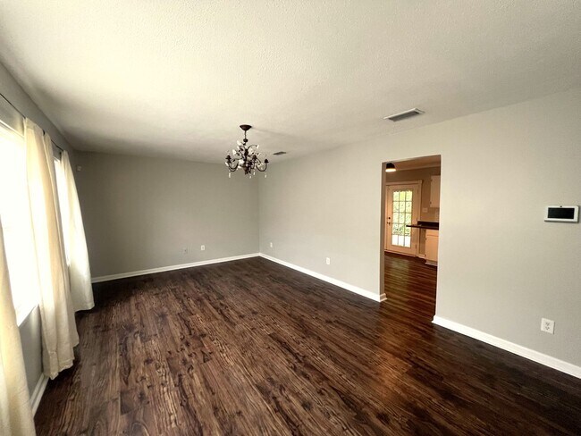 105 Briarwood Dr