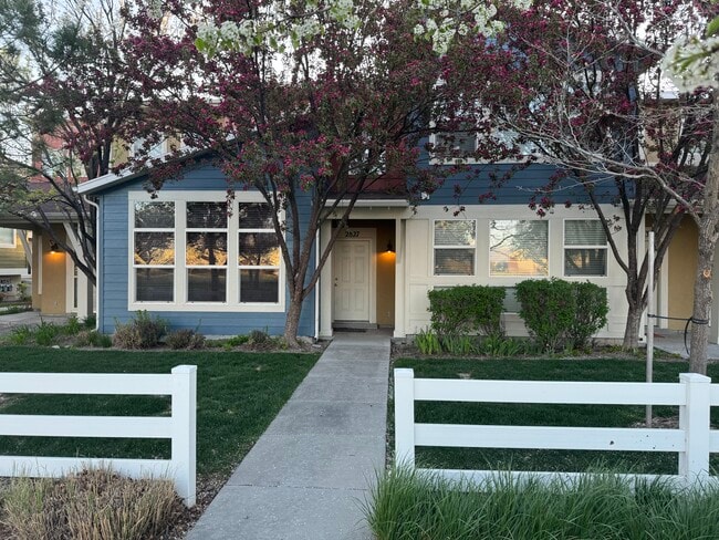 Building Photo - 2827 S Fairgrove Ln