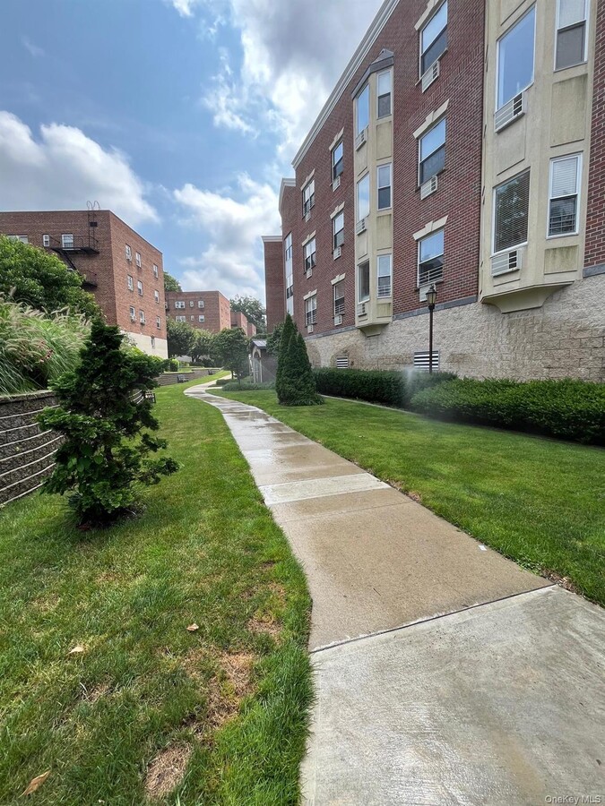 Photo - 38 Knightsbridge Rd Unit 1H