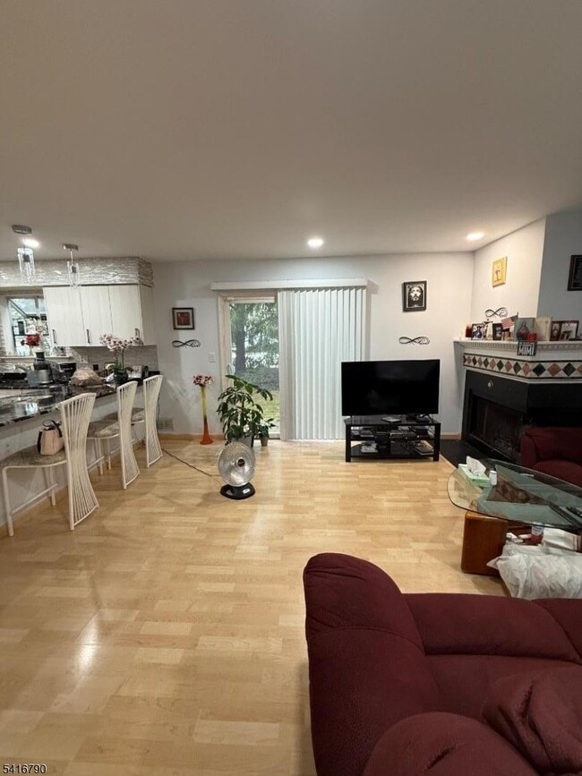 Photo - 195 Matlook Pl