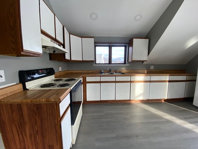 Photo - 187 Main St Unit Loft Apartment