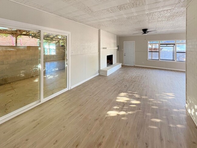 Photo - 512 E Mesa Dr