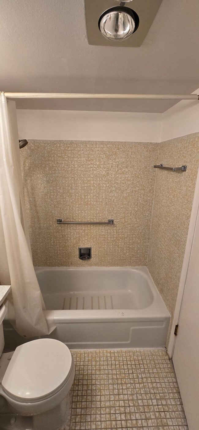 Photo - 358 Chatham R