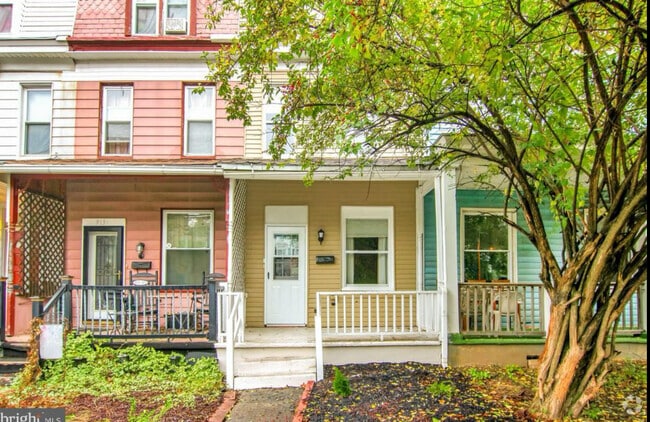 Building Photo - 915 Norwood St Rental