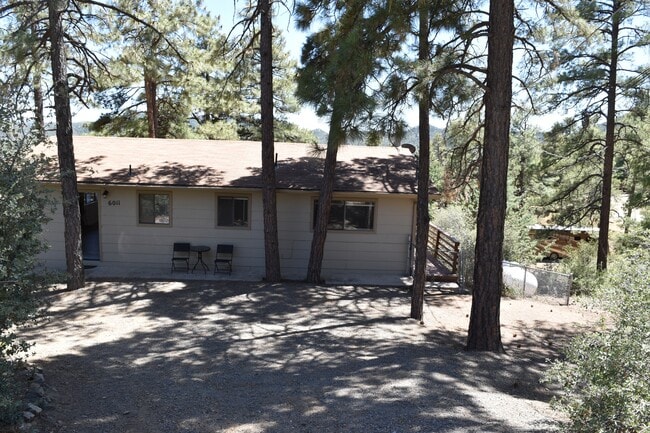 Building Photo - 6011 W Oak Ridge Rental