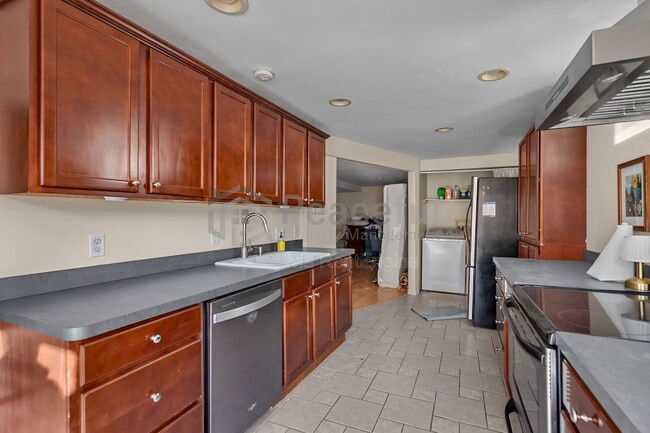 Photo - 322 E 6th Ave