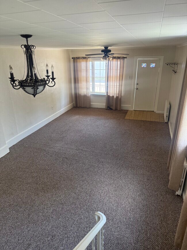 Photo - 133 W Vaughn St