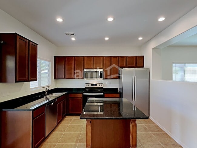 Photo - 868 Basswood Ave