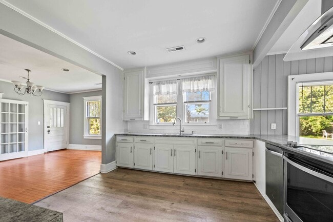 Building Photo - 1815 Castle Hayne Rd Rental