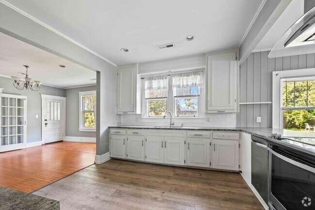 Building Photo - 1815 Castle Hayne Rd Rental