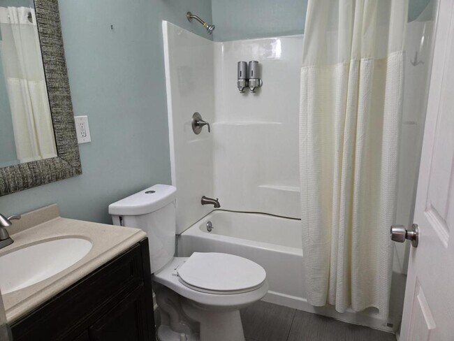 Photo - 460 Paxton Pl