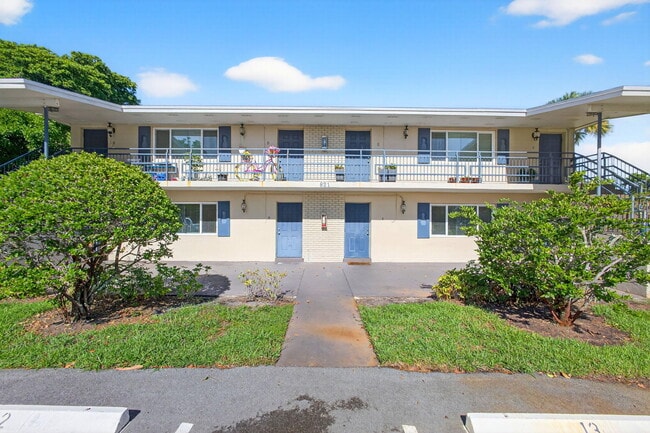Building Photo - 821 Lighthouse Dr Unit A