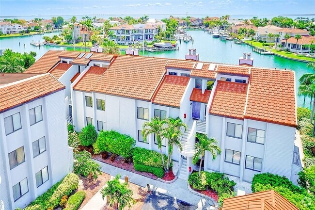 Building Photo - 557 Pinellas Bayway S Unit 303 Rental
