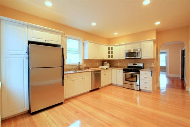 Photo - 179 College Ave Apartments Unit 2