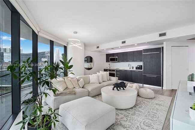 Photo - 45 SW 9th St Unidad 45 SW 9th St # 1508