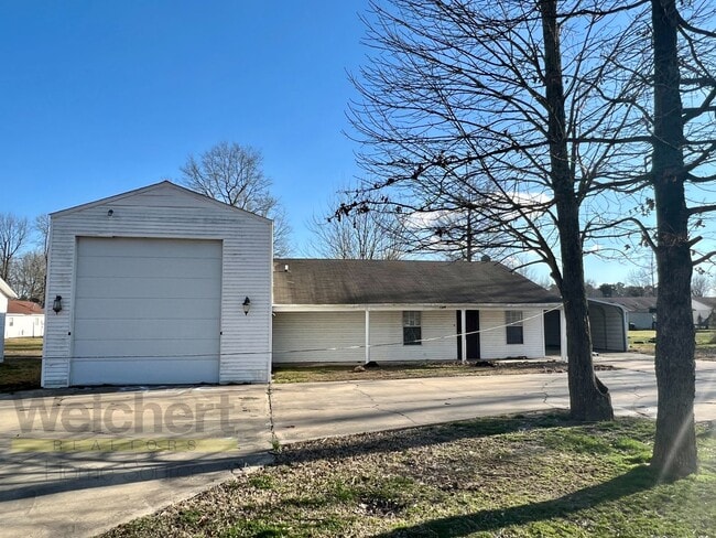 Building Photo - 4 bedroom on a dead end