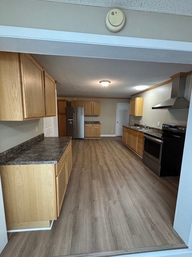 Kitchen - 221 Court Ave N Unit 2