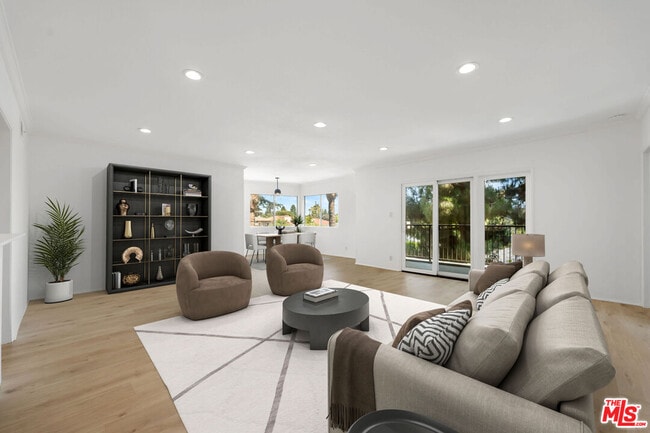 Building Photo - 222 7th St Unit 301