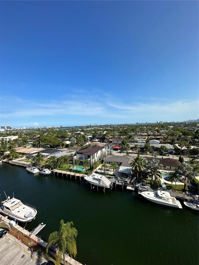 Photo - 2350 NE 135th St Unidad 1010