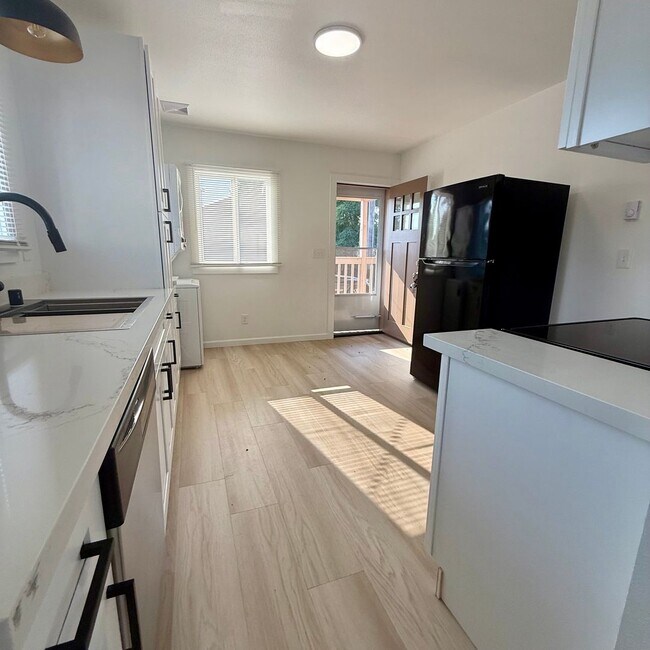 Photo - 8420 S Tacoma Way Unit 1