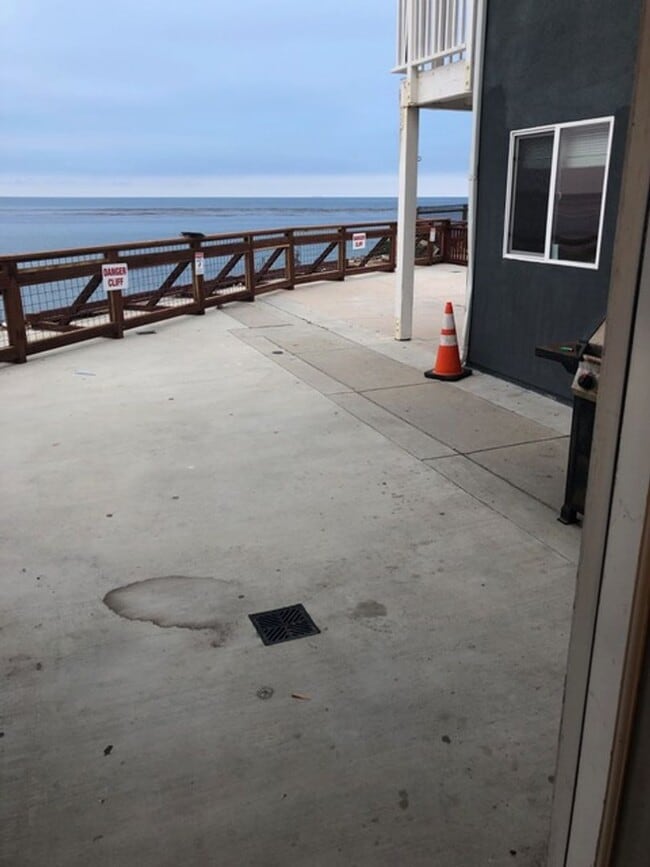 6707 Del Playa Dr Unit 1