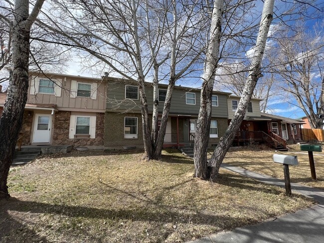 Photo - Very Nice 2-3 Bedroom, 1.5 Bath Townhome With 2 Car Garage