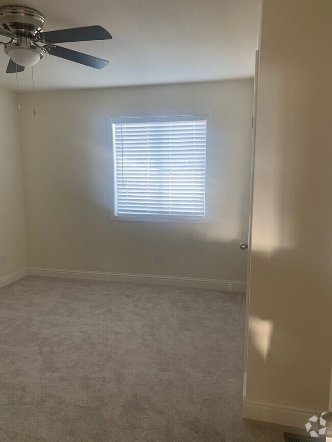 Building Photo - Central Paradise Location Brand Newer 3 be... Rental