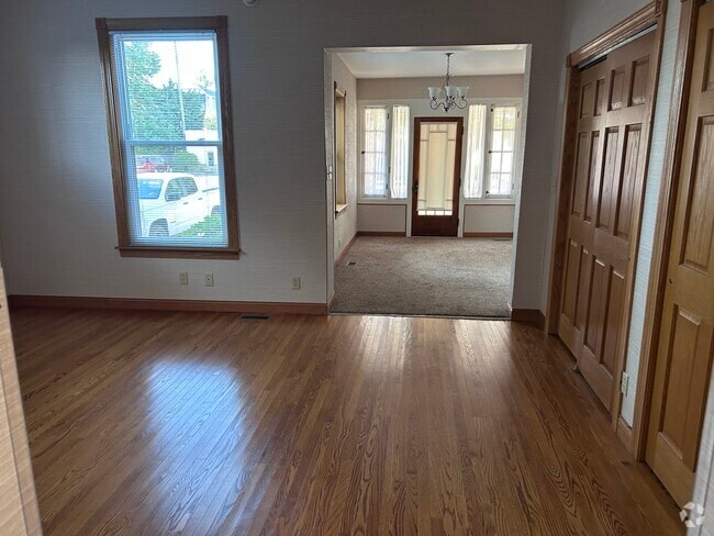Building Photo - 324 W Crawford St Rental