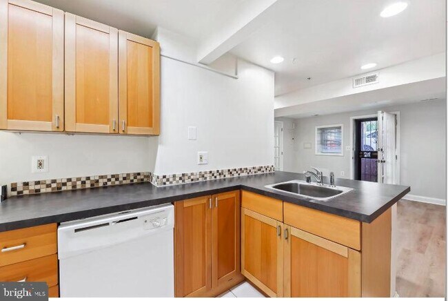Photo - 2303 17th St NW