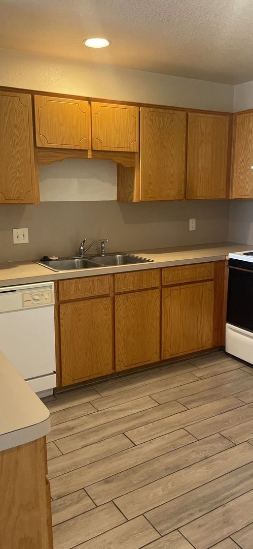 Photo - COMING SOON! Unidad 3406 Zephyr Rd - C