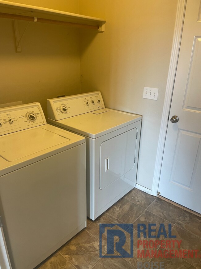 Photo - Traditional Two Story In SW Boise!