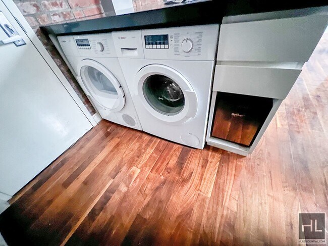 Photo - Second Avenue Unidad 8