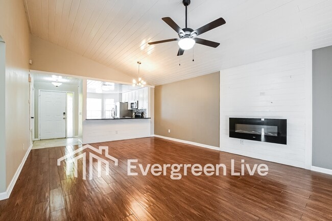 Photo - 1946 Larkwood Dr