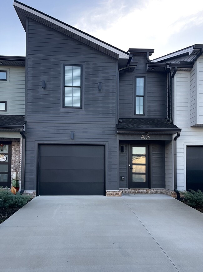 Building Photo - 537 Bellamy Ln