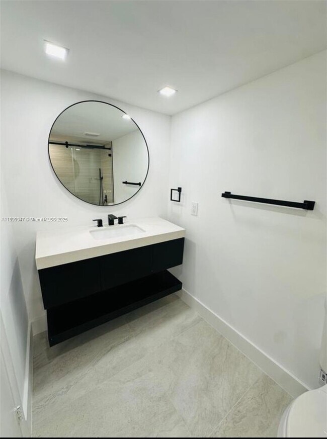 Photo - 5838 Collins Ave Unidad 9D